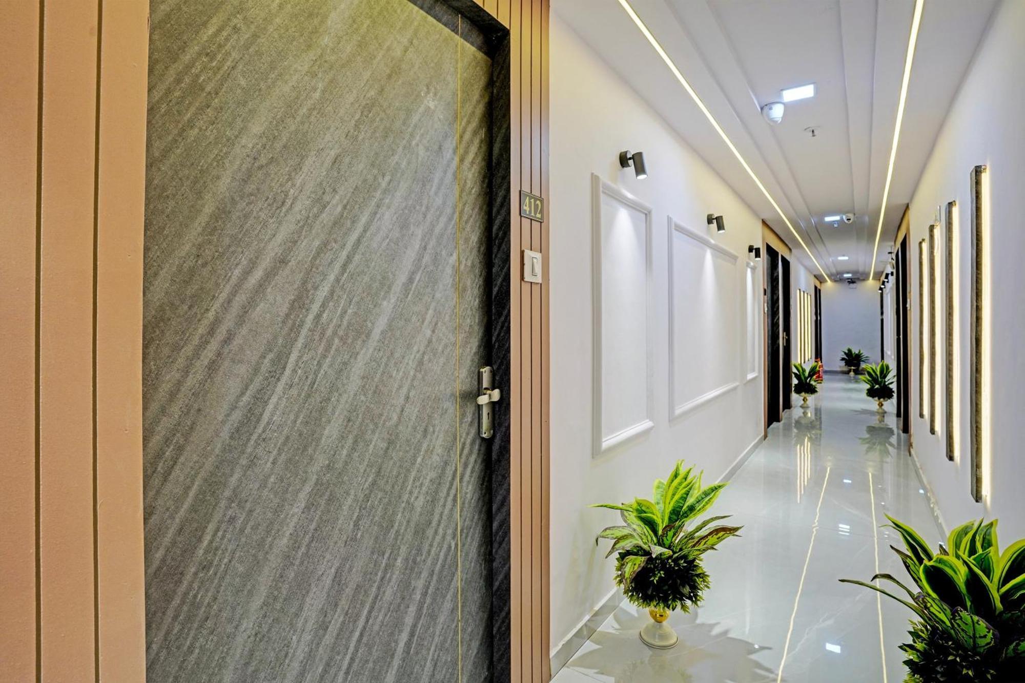Hotel O Star Galaxy Surat Zewnętrze zdjęcie