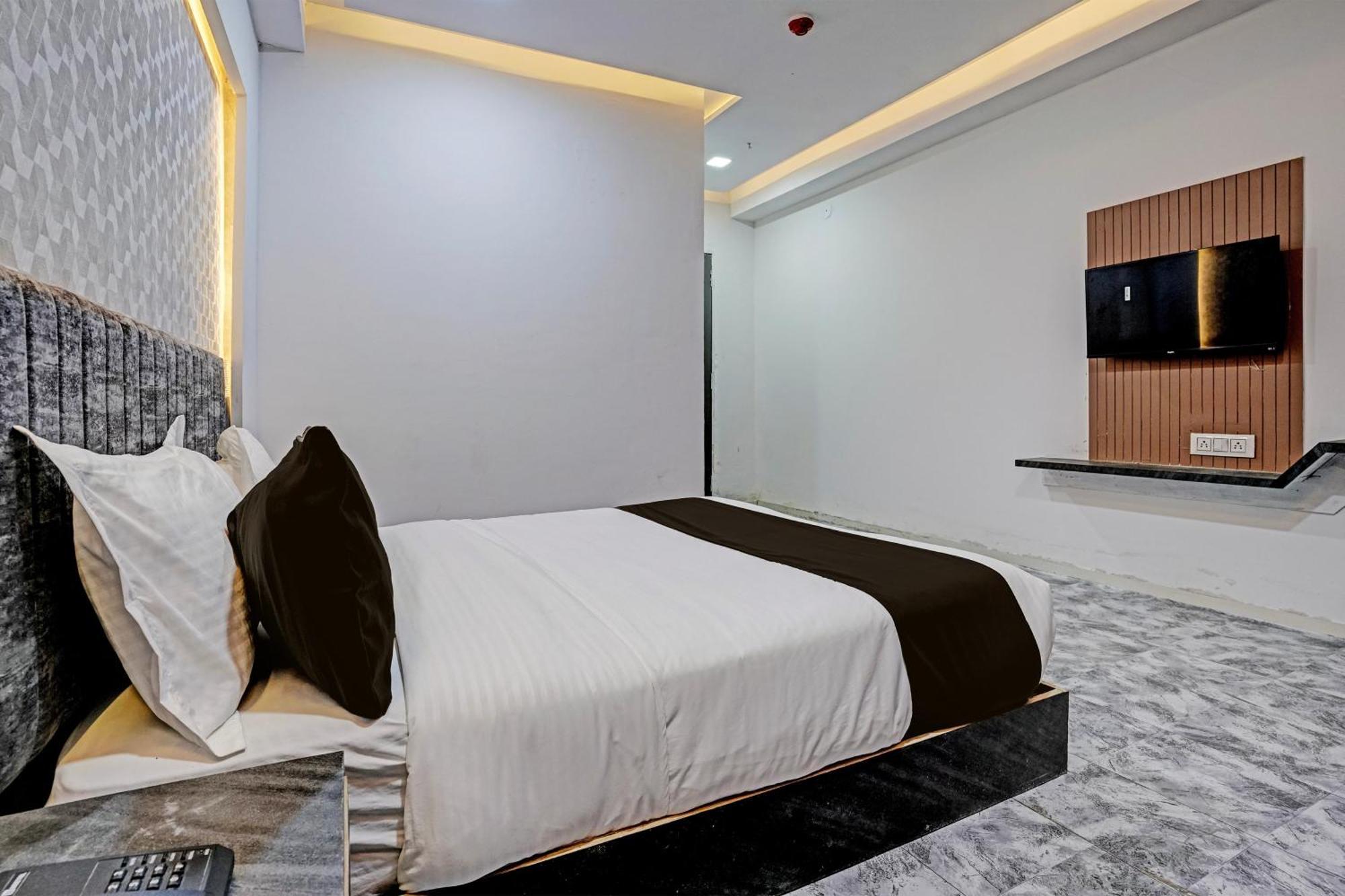 Hotel O Star Galaxy Surat Zewnętrze zdjęcie