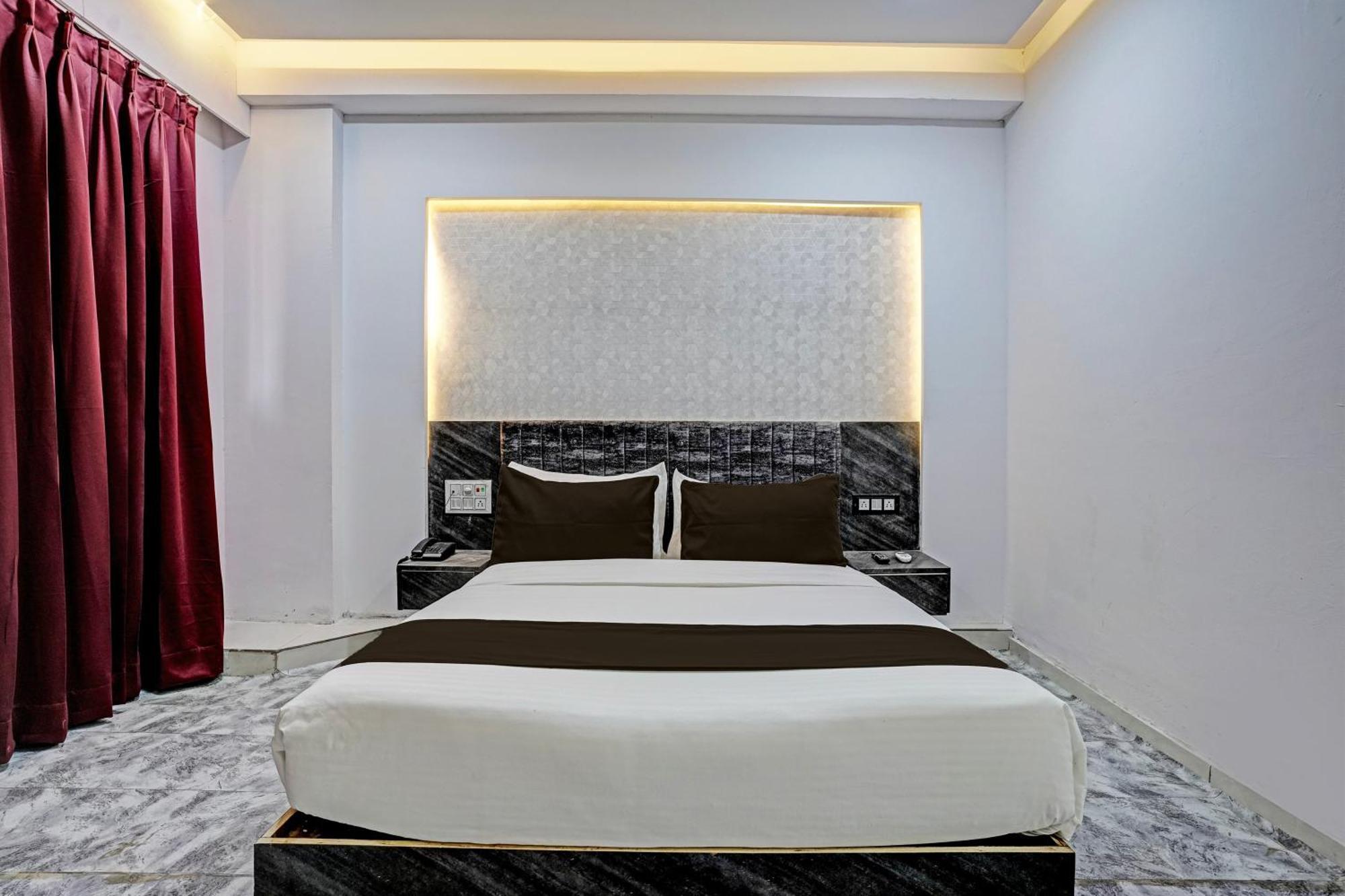 Hotel O Star Galaxy Surat Zewnętrze zdjęcie