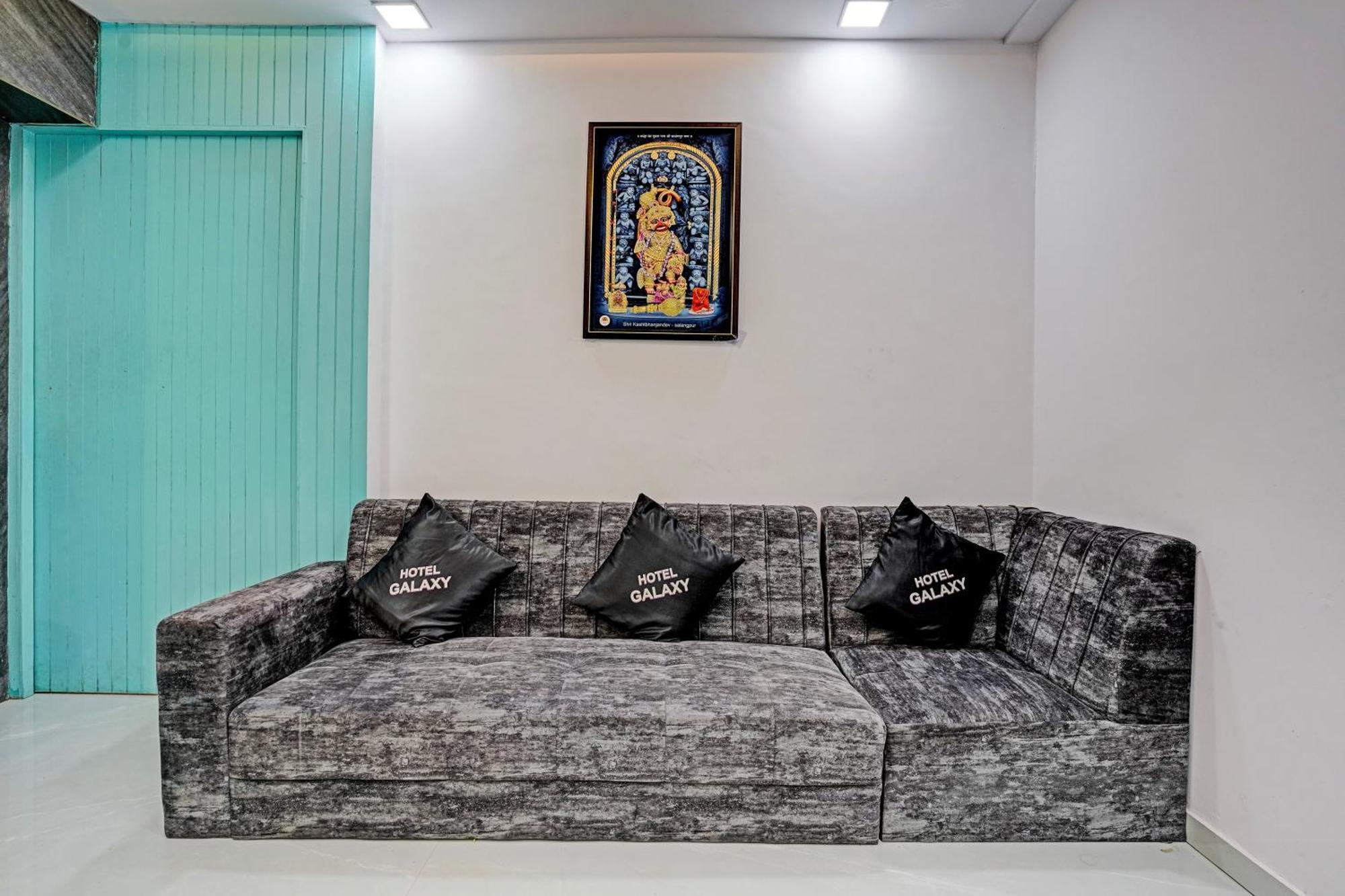 Hotel O Star Galaxy Surat Zewnętrze zdjęcie