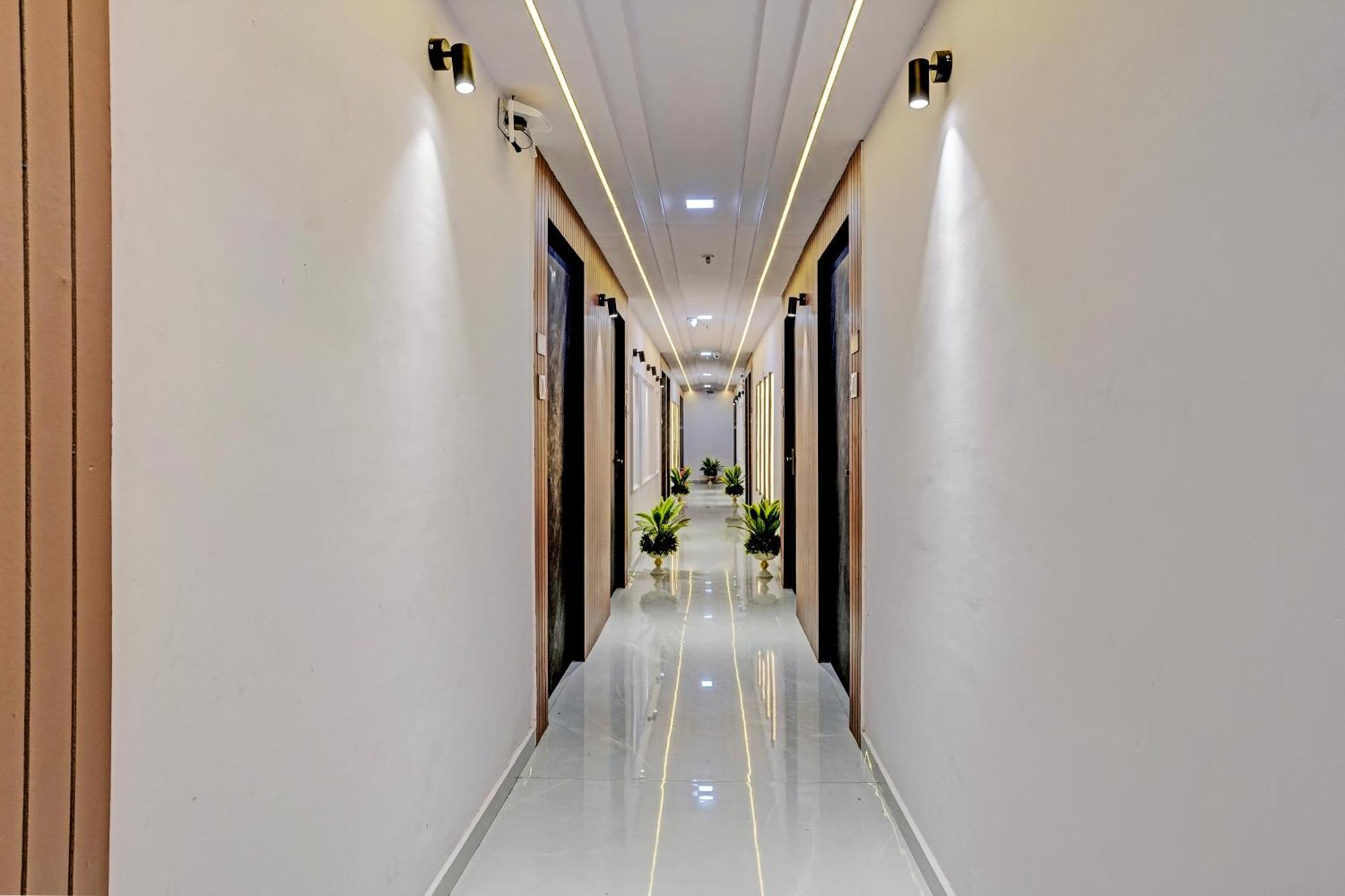 Hotel O Star Galaxy Surat Zewnętrze zdjęcie