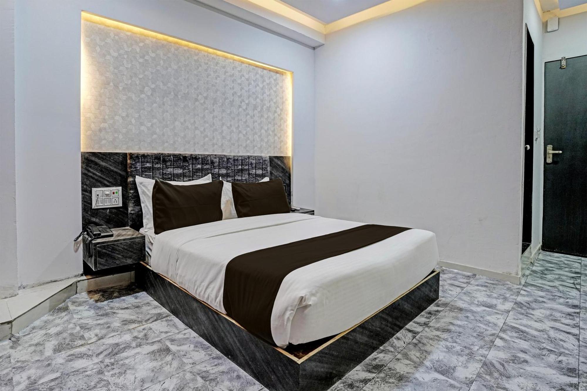 Hotel O Star Galaxy Surat Zewnętrze zdjęcie